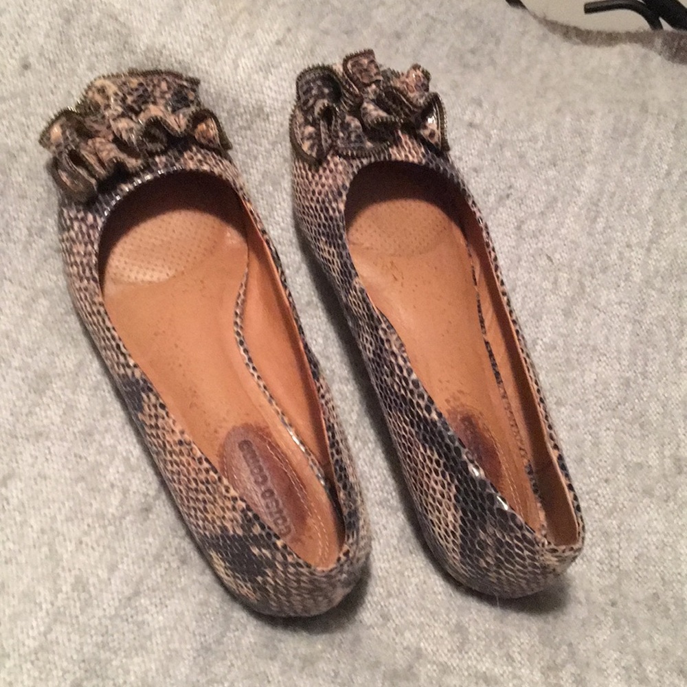 Snake skin flats. Size 8